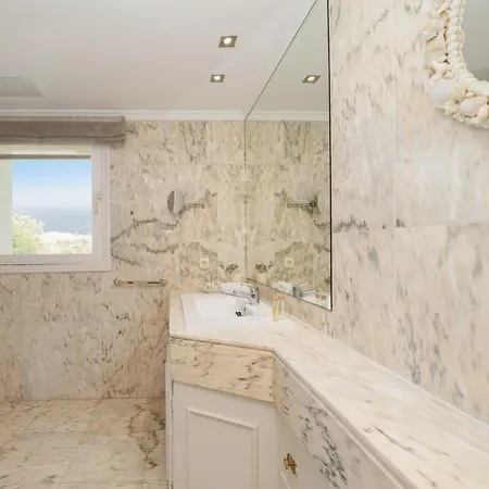 Aviemore - Luxury With Pool In Nueva Andalucia Villa